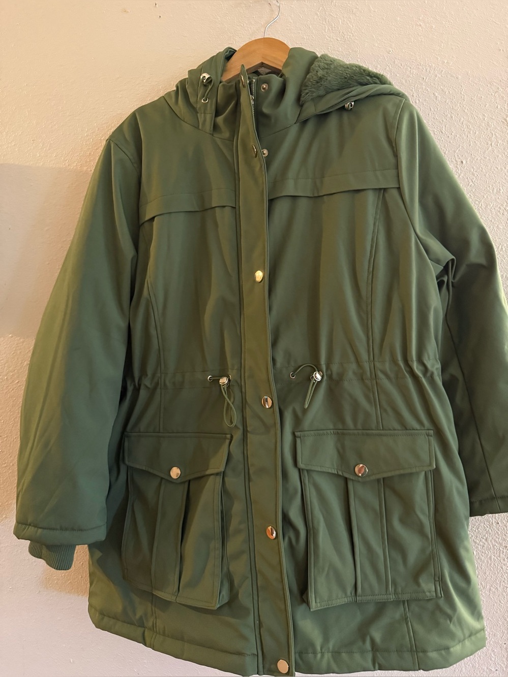 Womens winter coat olive green warm lining like new size XL 16-18
